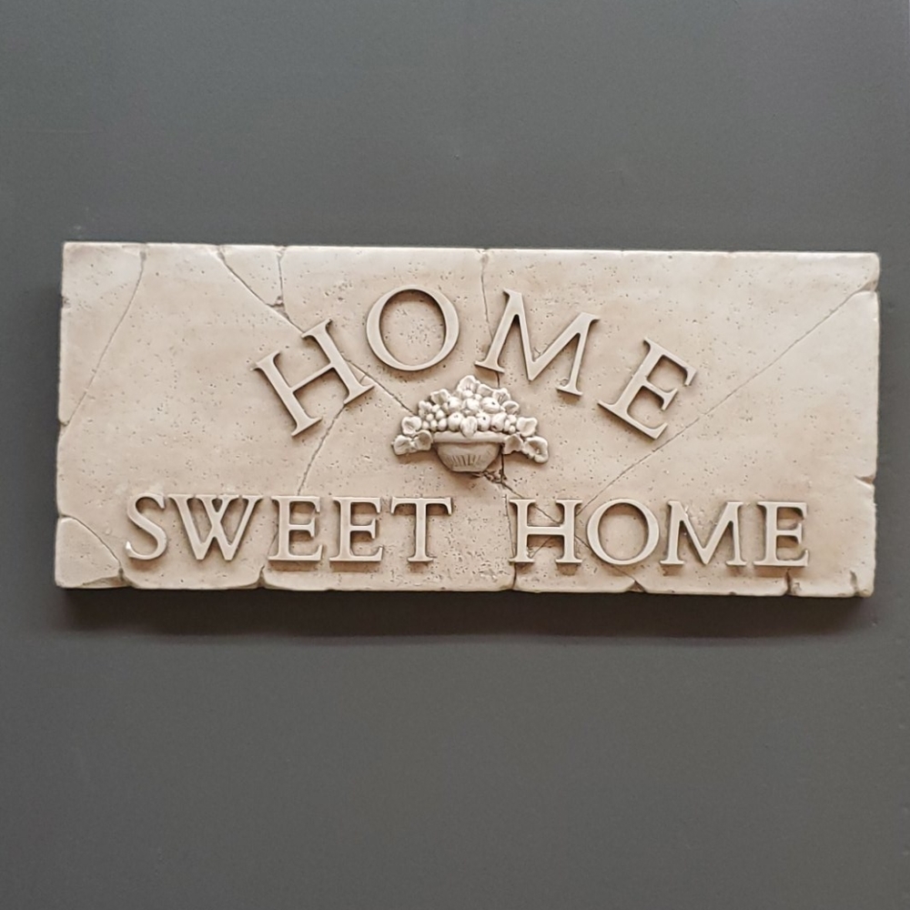 🏠 Cast plaster wall art